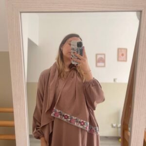 abaya avec foulard intégré